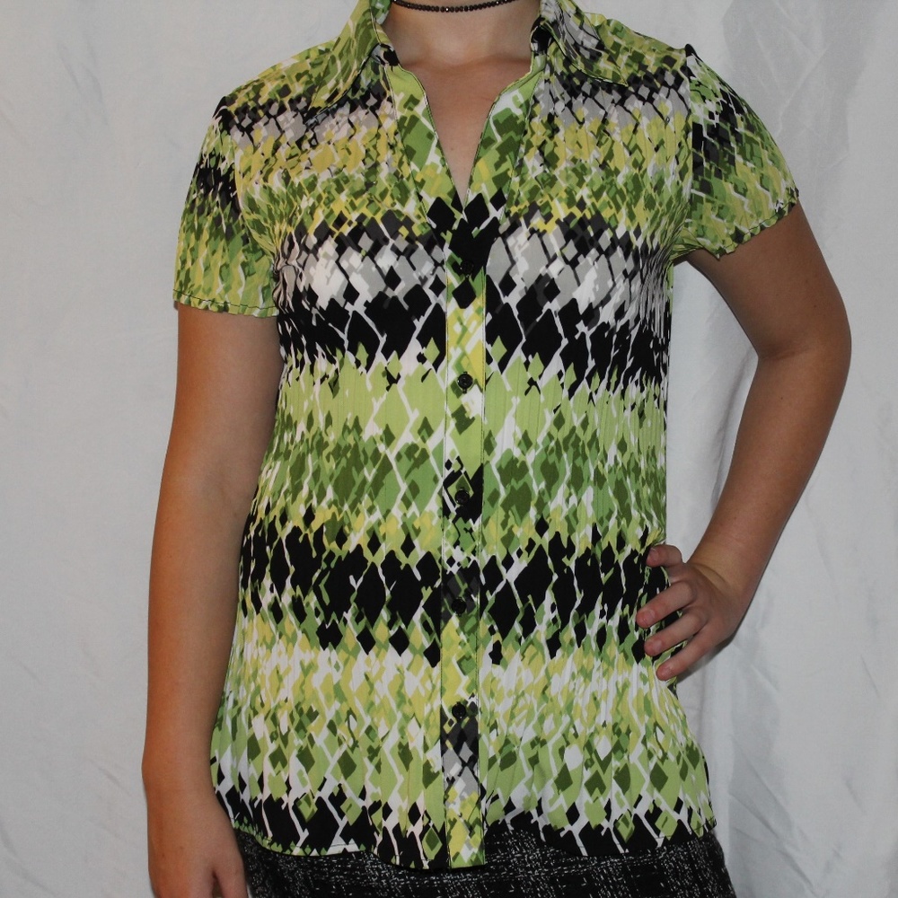 Apt 9, Pleated, Button-Down Top. Small